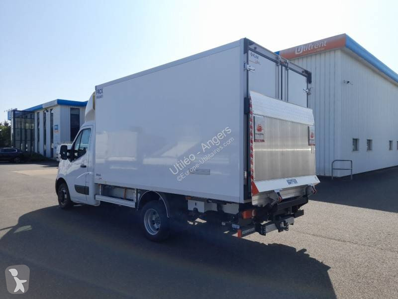 Véhicule utilitaire Nissan
