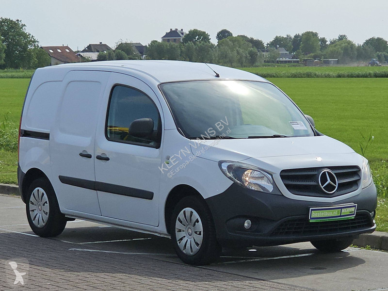 Véhicule utilitaire Mercedes 108 CDI LONG Airco...