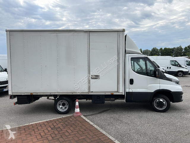 Veicolo commerciale Iveco DAILY 35C14H BOX E...