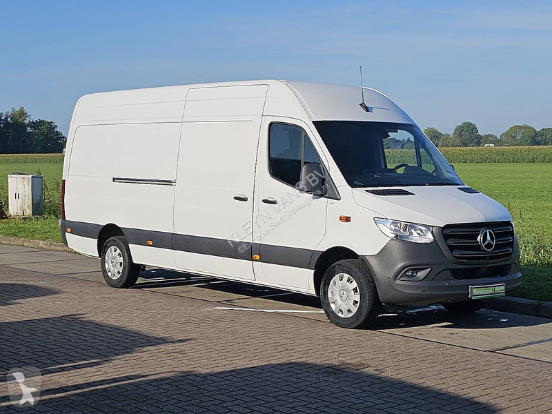 Užitkové vozidlo Mercedes 317 L3H2 Navi 360 Camera