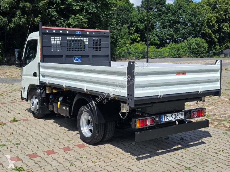 Véhicule utilitaire Mitsubishi Fuso