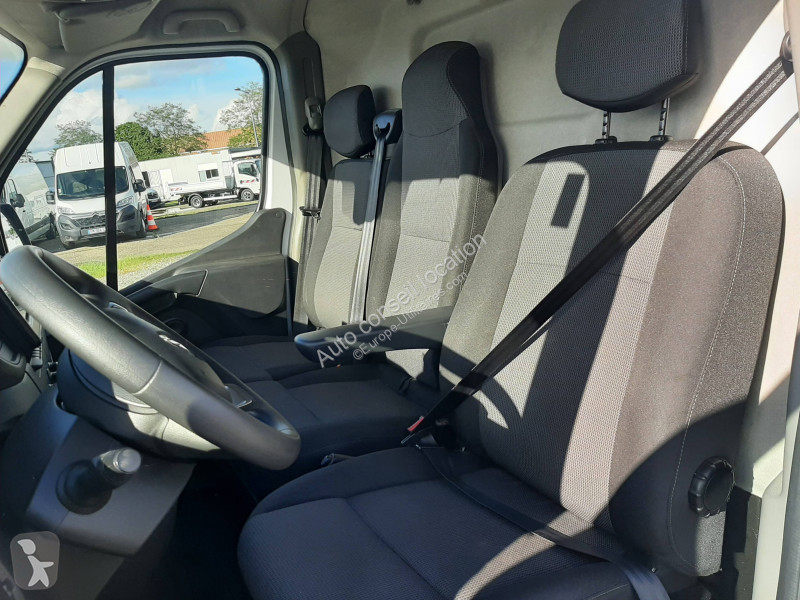 Véhicule utilitaire Renault L2 H2 2.3 DCI 135...