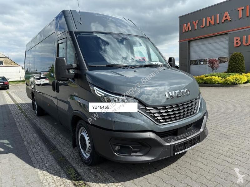 Furgoneta Iveco 35S18 Hi-Matic L4H2 Brygadówka