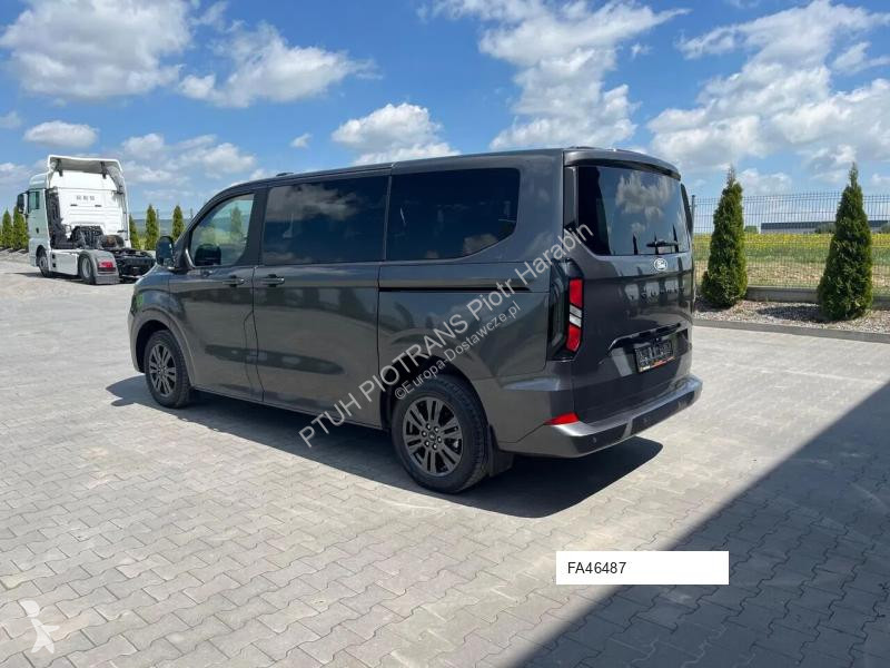 Véhicule utilitaire Ford TOURNEO CUSTOM...