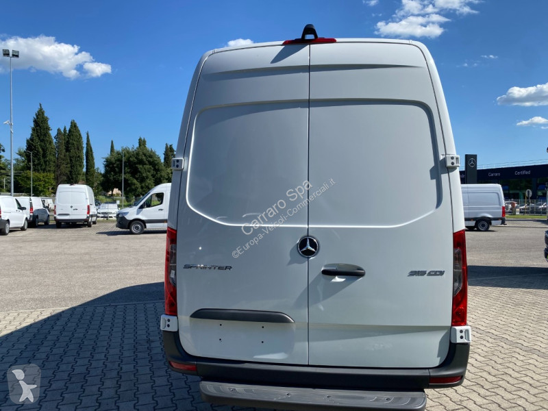 Autoutilitară Mercedes Furgone Traz. Post