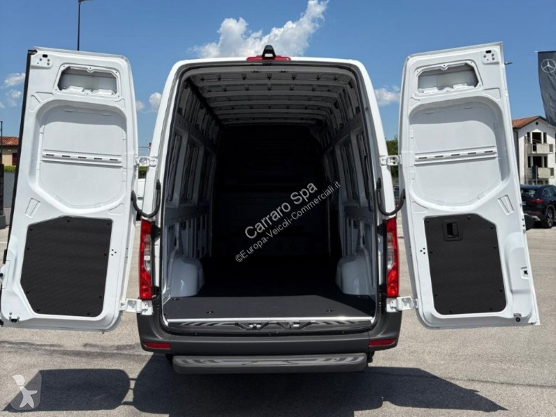 Autoutilitară Mercedes Furgone Traz. Post