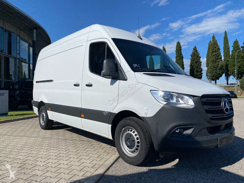 Autoutilitară Mercedes Furgone Traz. Post