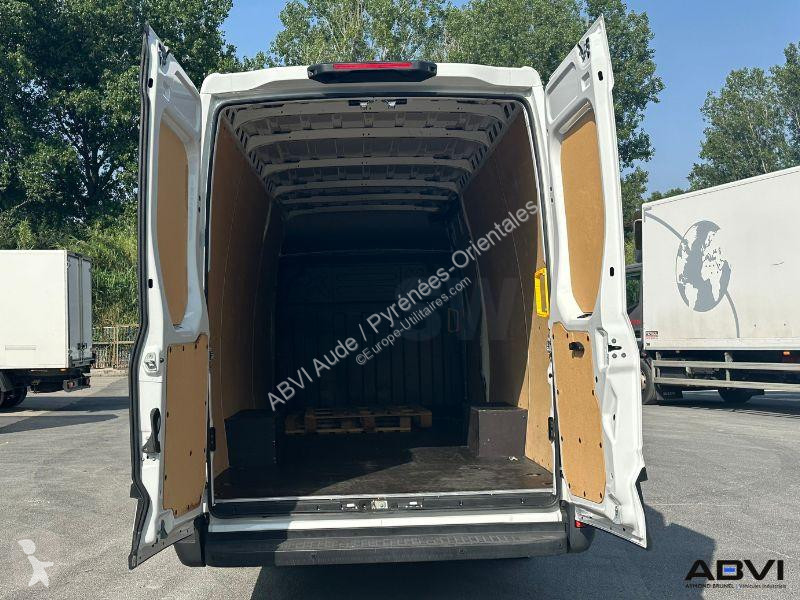 Véhicule utilitaire Iveco 35S16V16 DAILY...