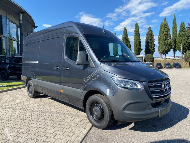 Autoutilitară Mercedes Furgone Traz. Post