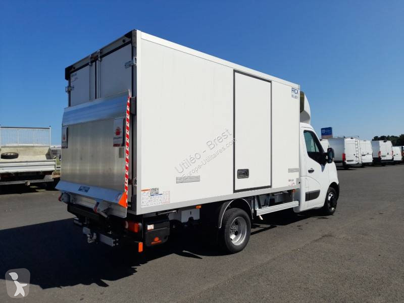 Véhicule utilitaire Nissan