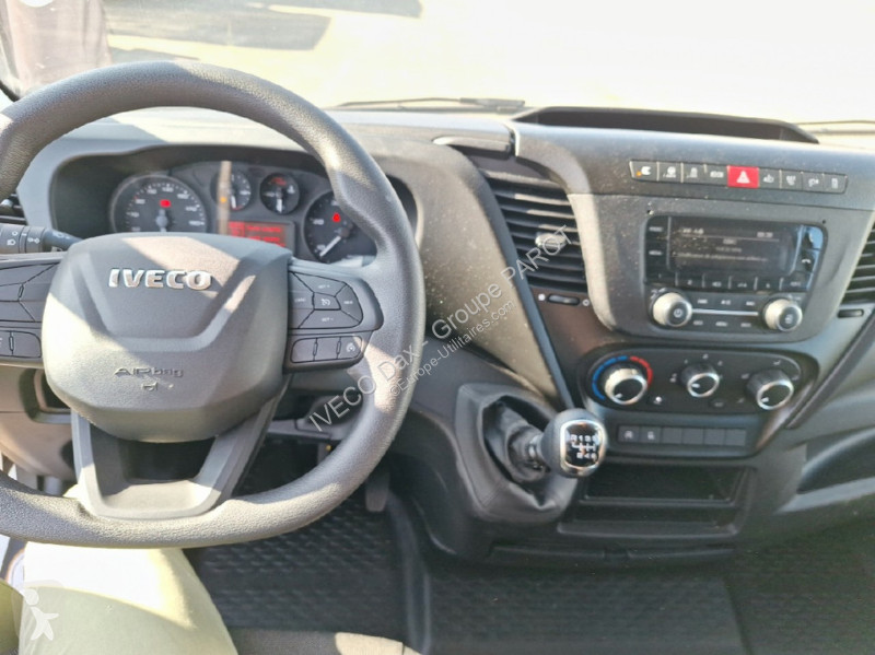 Veicolo commerciale Iveco 35S14 V12