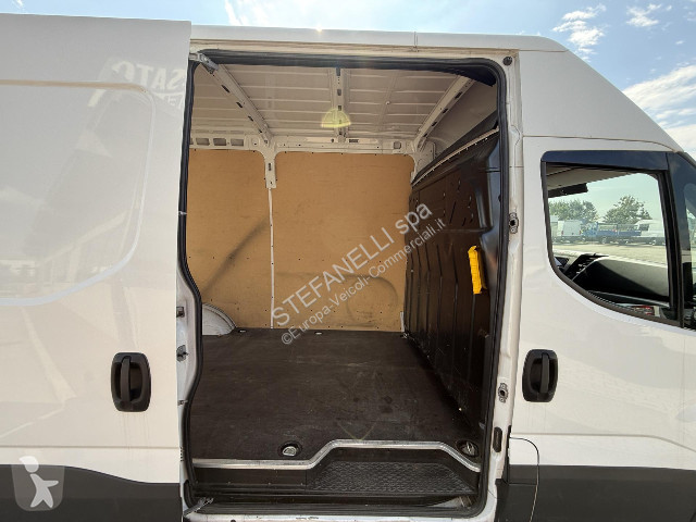 Véhicule utilitaire Iveco DAILY 35S14 V
