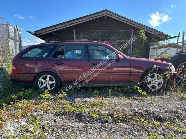 Autoutilitară Mercedes 200