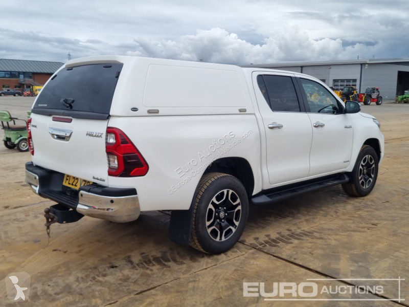 Véhicule utilitaire Toyota Hilux Invincible