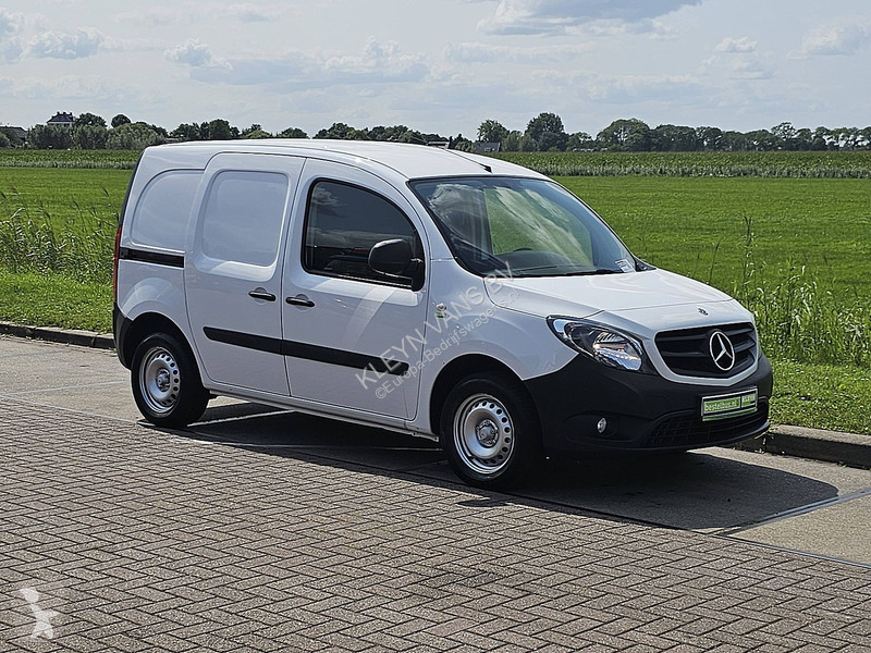 Véhicule utilitaire Mercedes 109 CDI LONG Airco...
