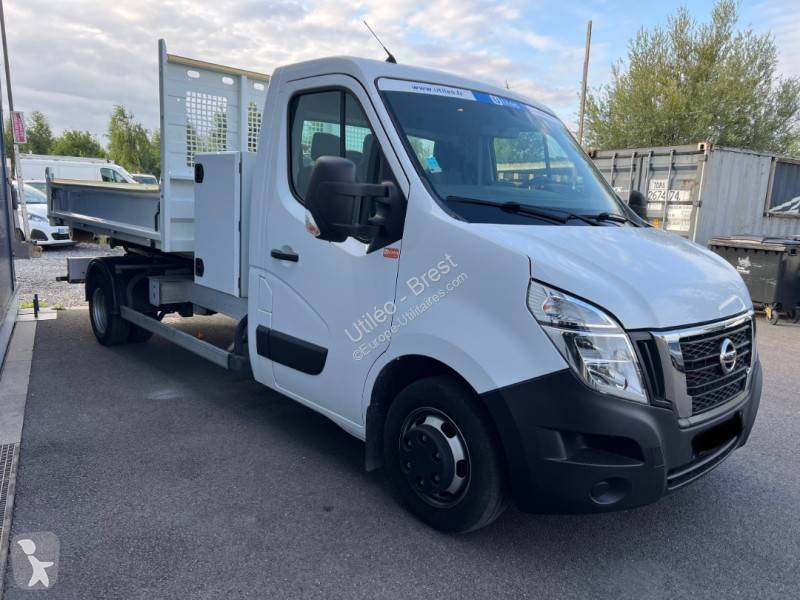 Véhicule utilitaire Nissan