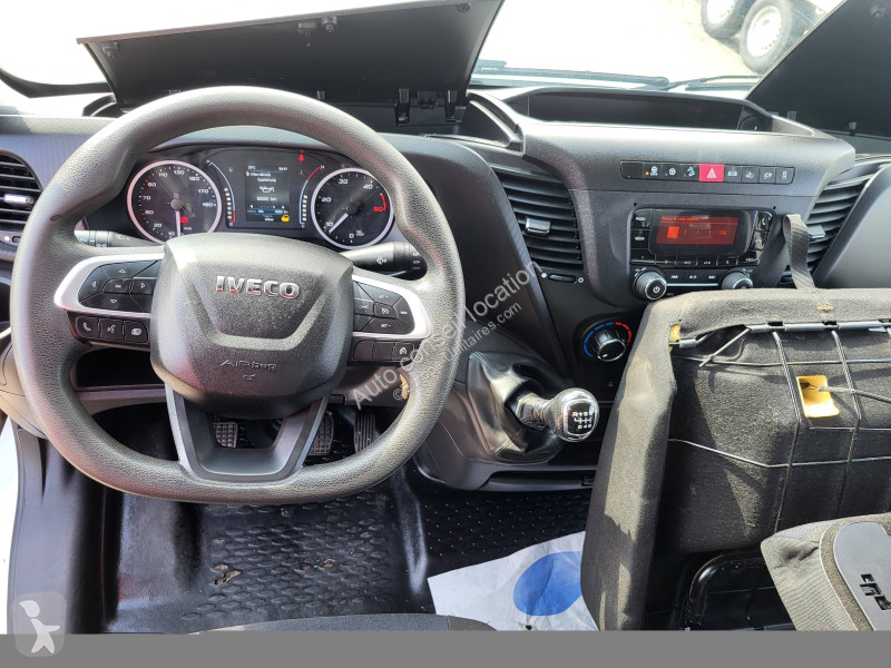 Autoutilitară Iveco BENNE + COFFRE 35 C 16 R.J