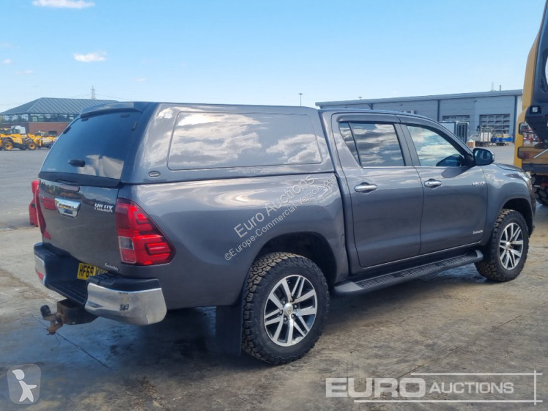 Véhicule utilitaire Toyota Hilux Invincible X