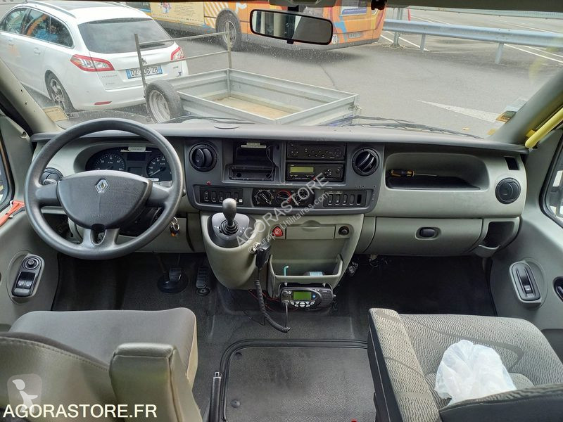 Véhicule utilitaire Renault MASTER II FOURGON...