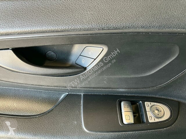 Autoutilitară Mercedes 116...