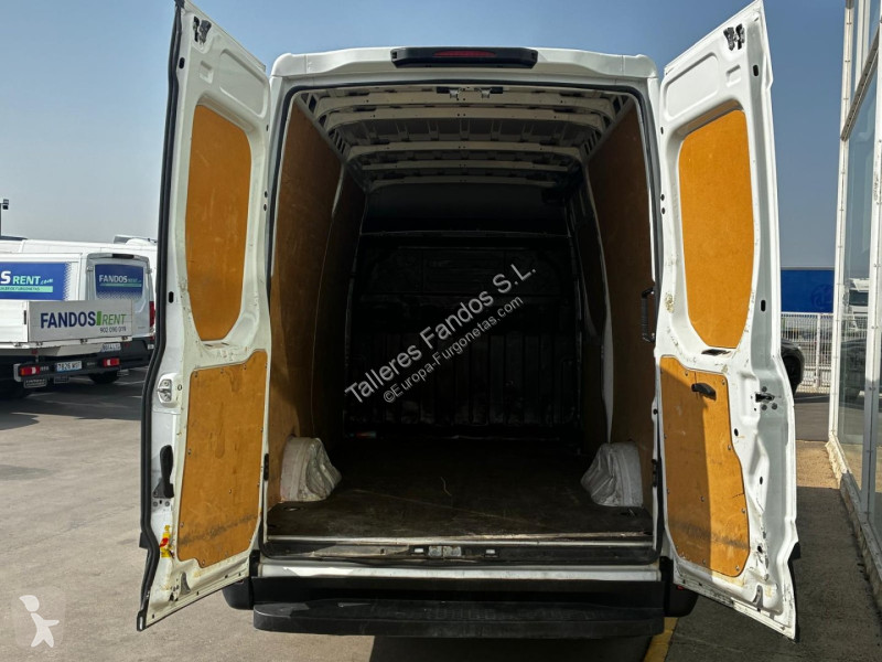 Autoutilitară Iveco  35S16 12m3