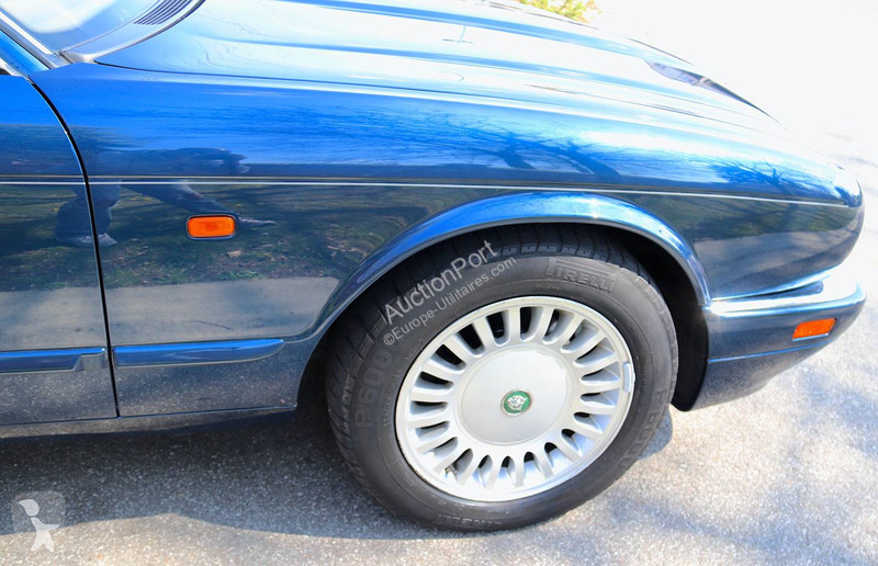 Véhicule utilitaire Jaguar Sovereign 4.0