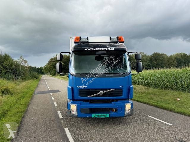 Véhicule utilitaire Volvo 280
