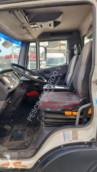 Véhicule utilitaire Nissan