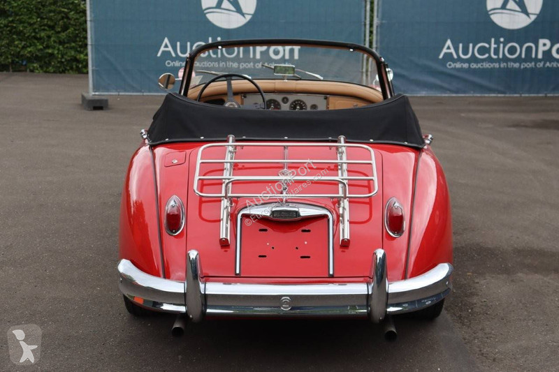 Véhicule utilitaire Jaguar 150 DHC