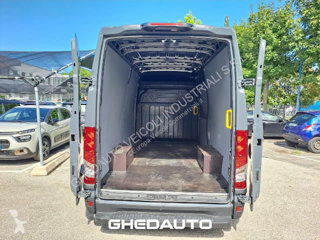 Autoutilitară Iveco Daily