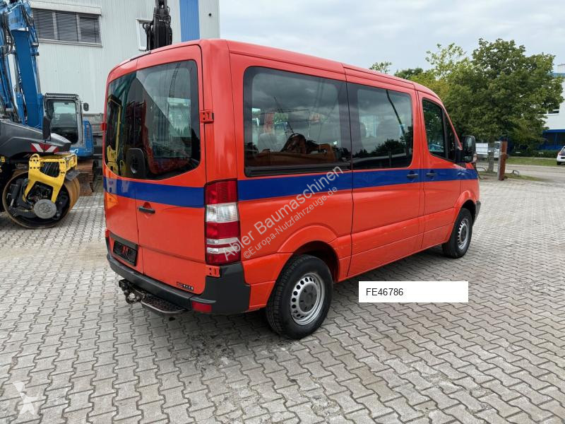 Véhicule utilitaire Mercedes 211 Kombi AHK