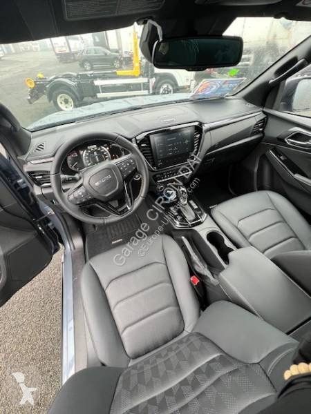 عربة نفعية Isuzu
