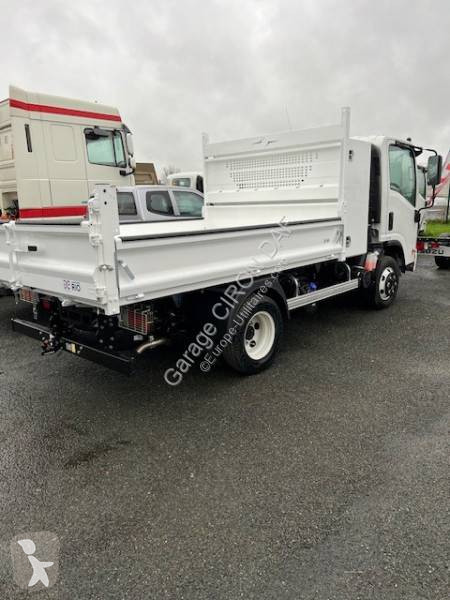 Véhicule utilitaire Isuzu