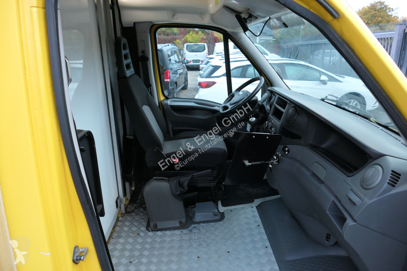 Véhicule utilitaire Iveco Daily 35 S11 C30C...