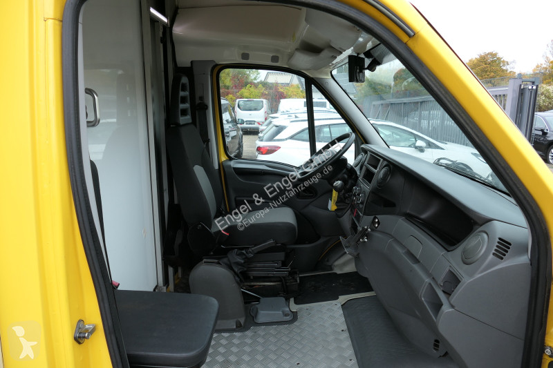 Véhicule utilitaire Iveco Daily 35 S11 C30C...