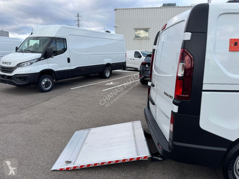 عربة نفعية Renault 2.0 BLUE DCI 150 EDC