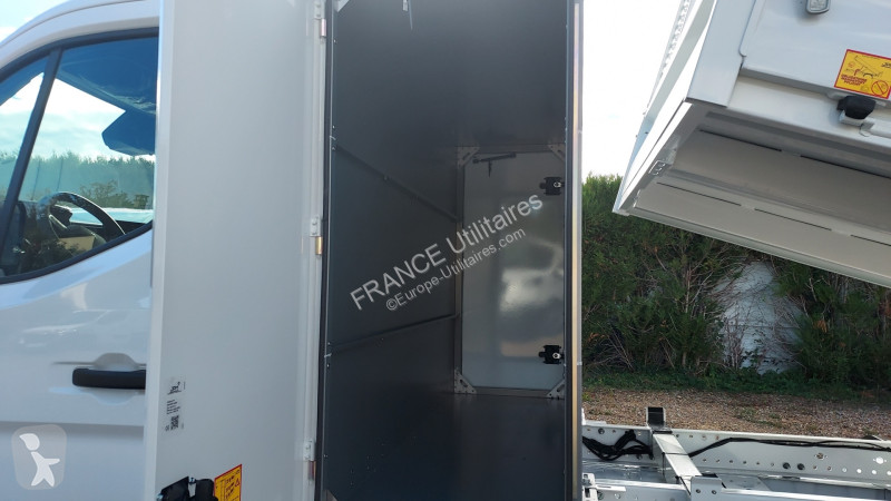 Véhicule utilitaire Renault MASTER IV RED BENNE...