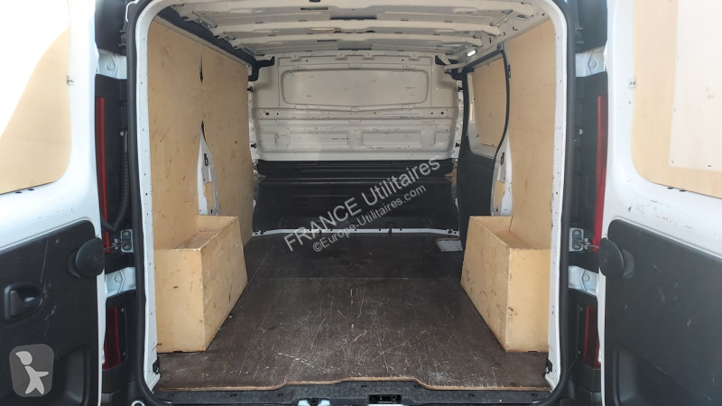 عربة نفعية Renault TRAFIC III FG L1H1 3T 2.0...