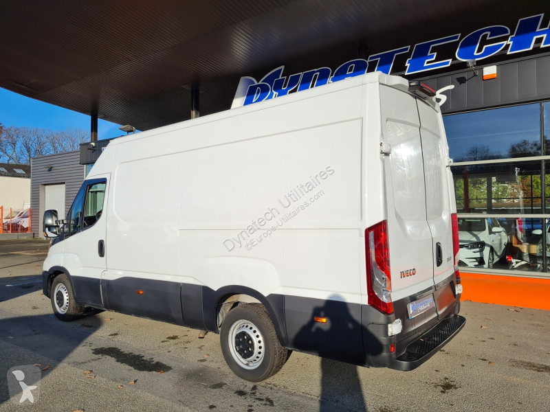 Véhicule utilitaire Iveco DAILY 35S FG 35S14 V12