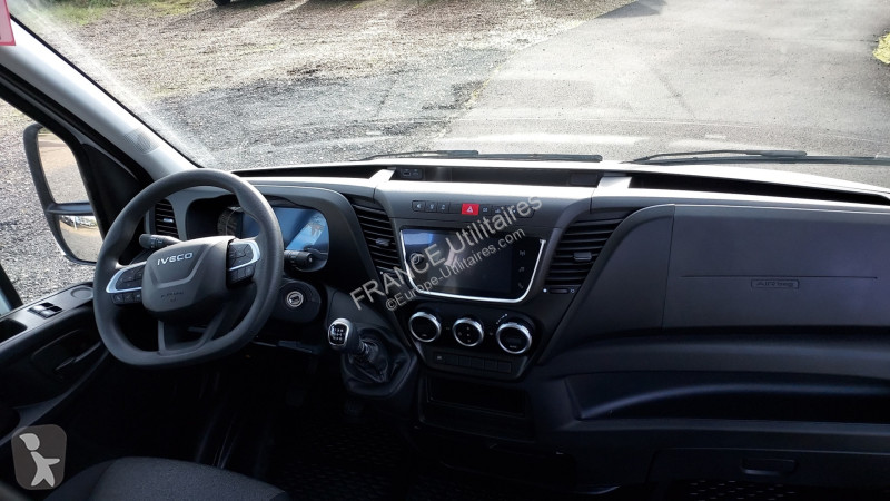 Véhicule utilitaire Iveco DAILY 35S FG 7 PLACES...