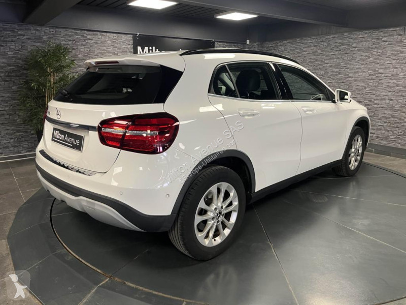عربة نفعية Mercedes GLA 180  Inspiration
