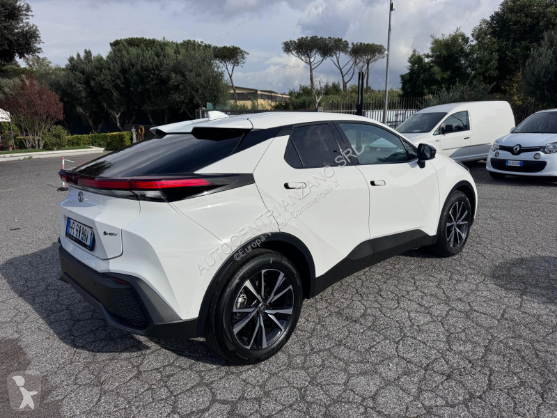 عربة نفعية Toyota C-HR