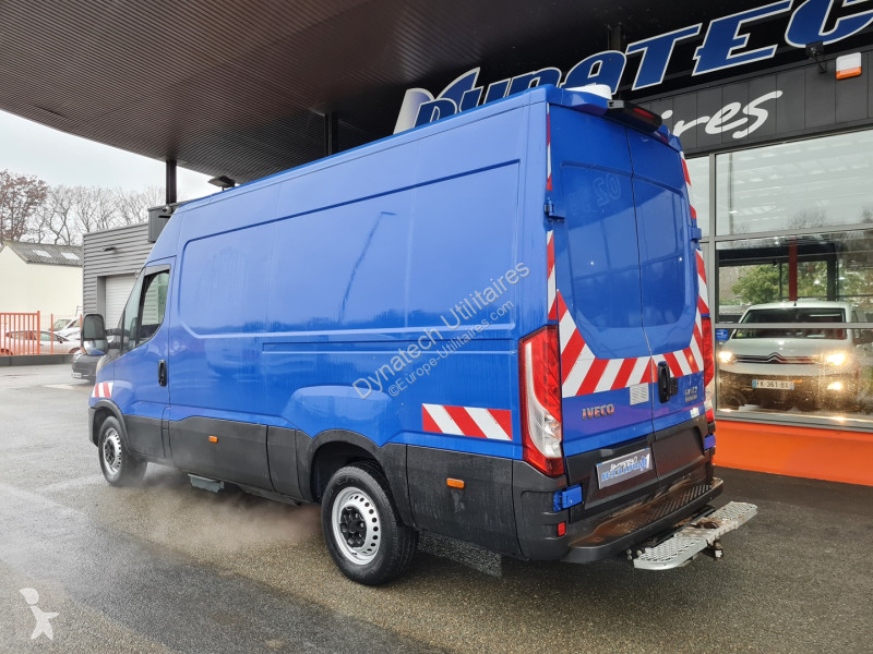 Véhicule utilitaire Iveco DAILY FG 33S14H V12