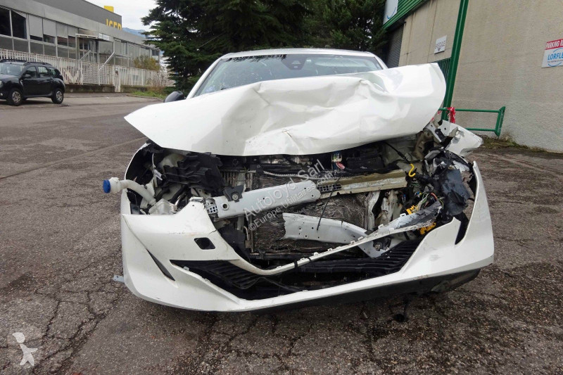 عربة نفعية Peugeot 1,2 PURETECH 100