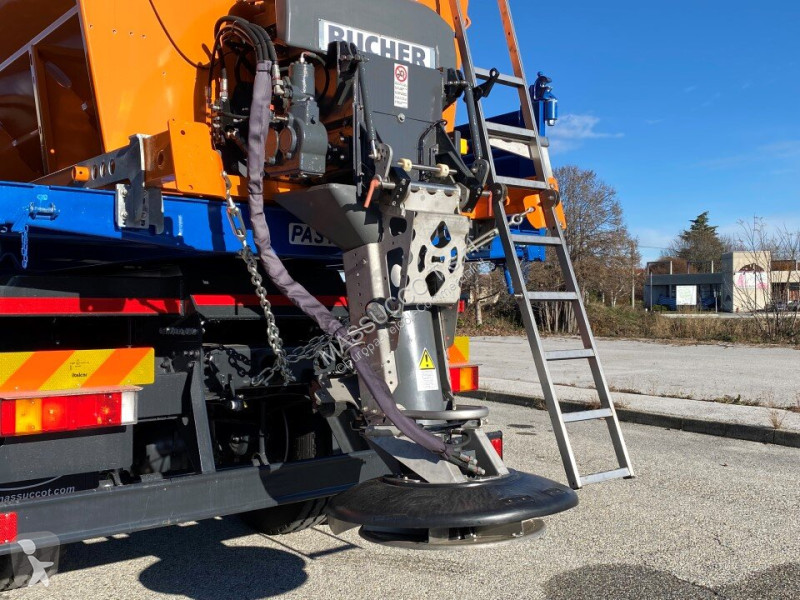 Véhicule utilitaire Iveco TRAKKER 360