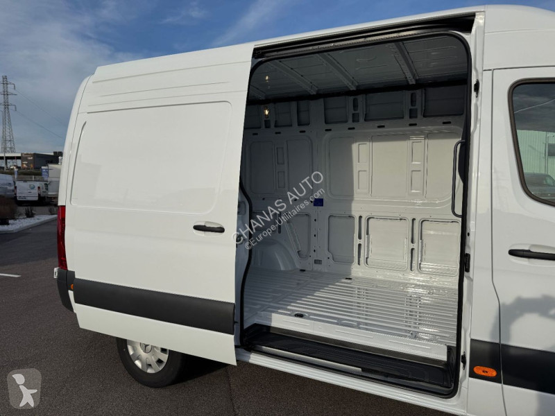 Véhicule utilitaire Mercedes 317 CDI 37 3.5T...