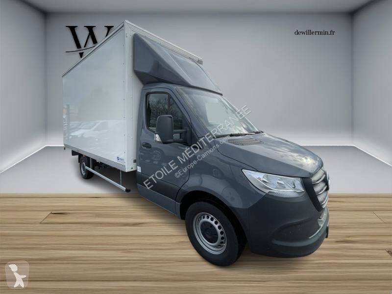 Samochód dostawczy Mercedes