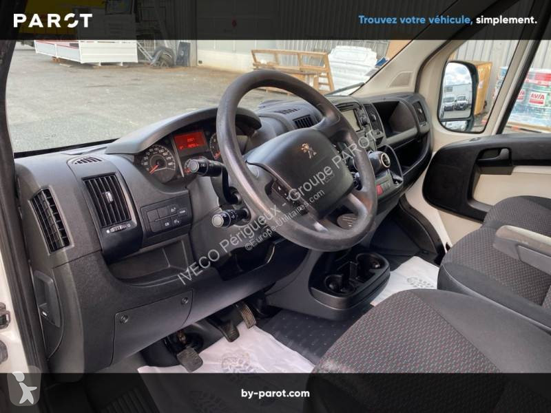 Véhicule utilitaire Peugeot