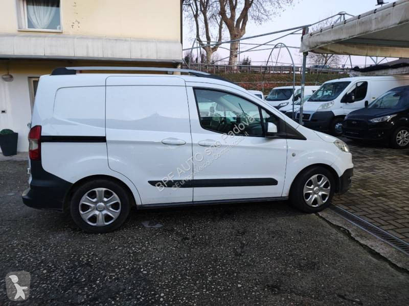 Véhicule utilitaire Ford