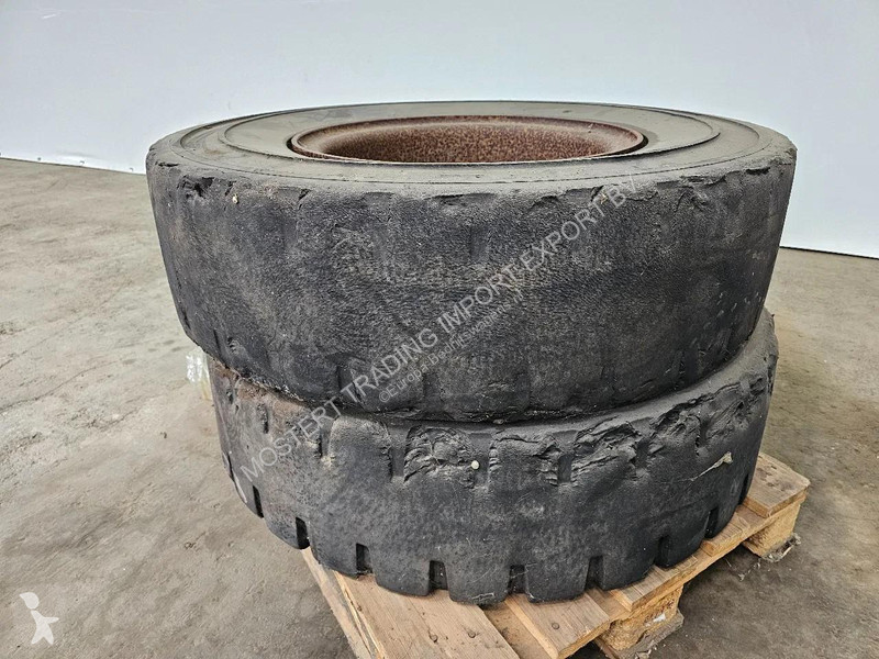Véhicule utilitaire Michelin FULL RUBBER...